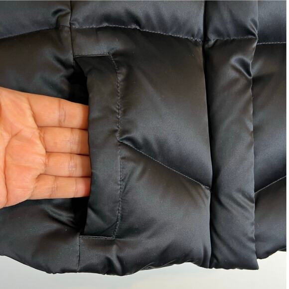 ANN TAYLOR Down Puffer Vest Quilted Sleeveless in Black Women’s Medium - Picture 6 of 11